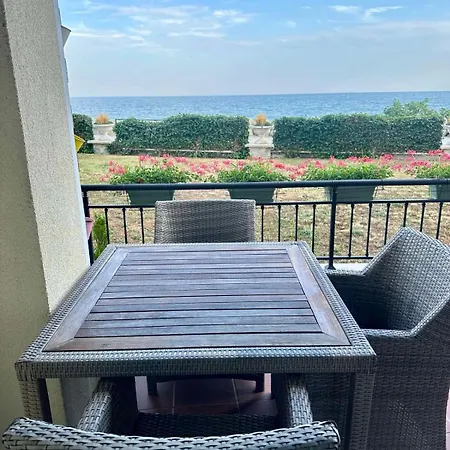 La Veranda Apartment, Complex Carpe Diem, Free Parking & Swimignpool Балчик