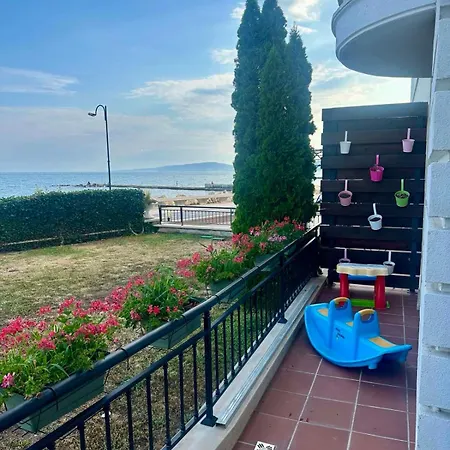 La Veranda Apartment, Complex Carpe Diem, Free Parking & Swimignpool Апартамент Балчик