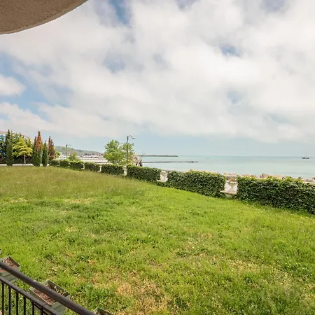 La Veranda Apartment, Complex Carpe Diem, Free Parking & Swimming Pool * Μπαλτσίκ