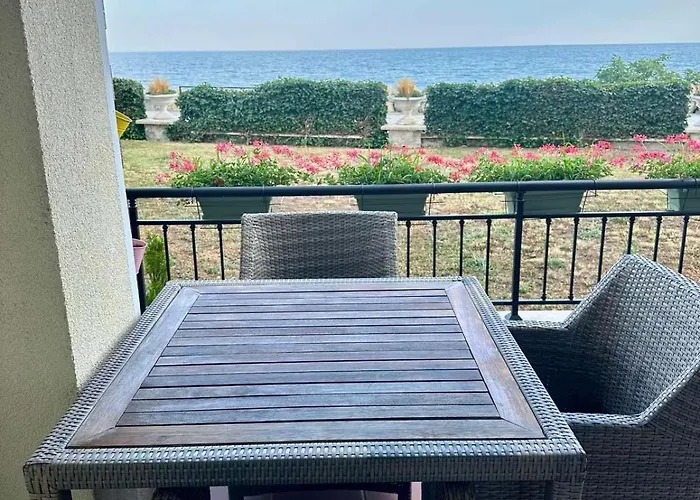 La Veranda Apartment, Complex Carpe Diem, Free Parking & Swimignpool Balchik